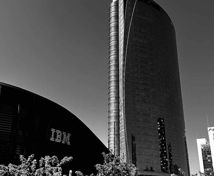exterior of the unicredit tower